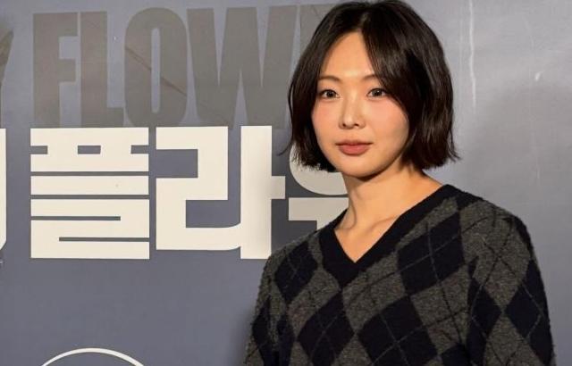 금새록 블러디플라워