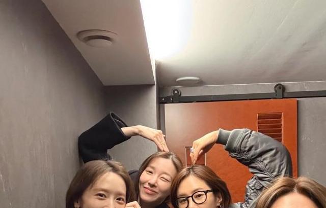 수영 윤아 서현 유리 써니 티파니 소녀시대