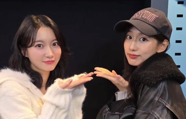 유빈 오마이걸 with 정예인 러블리즈 배텐