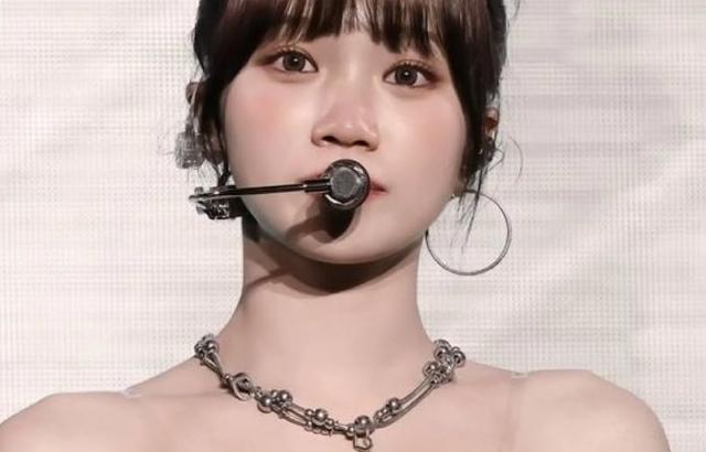 LE SSERAFIM (르세라핌) 김채원