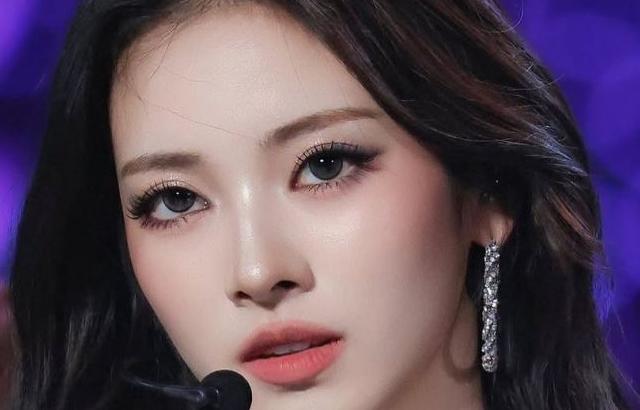 MEOVV (미야오) 안나