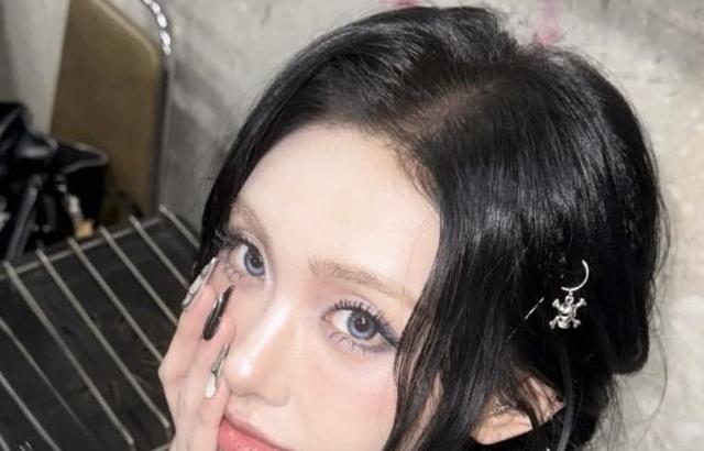 EVERGLOW (에버글로우) 아샤