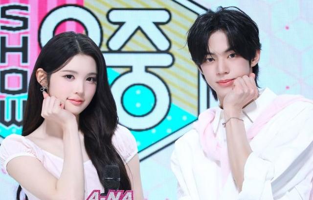 하츠투하츠 에이나, 투어스 도훈